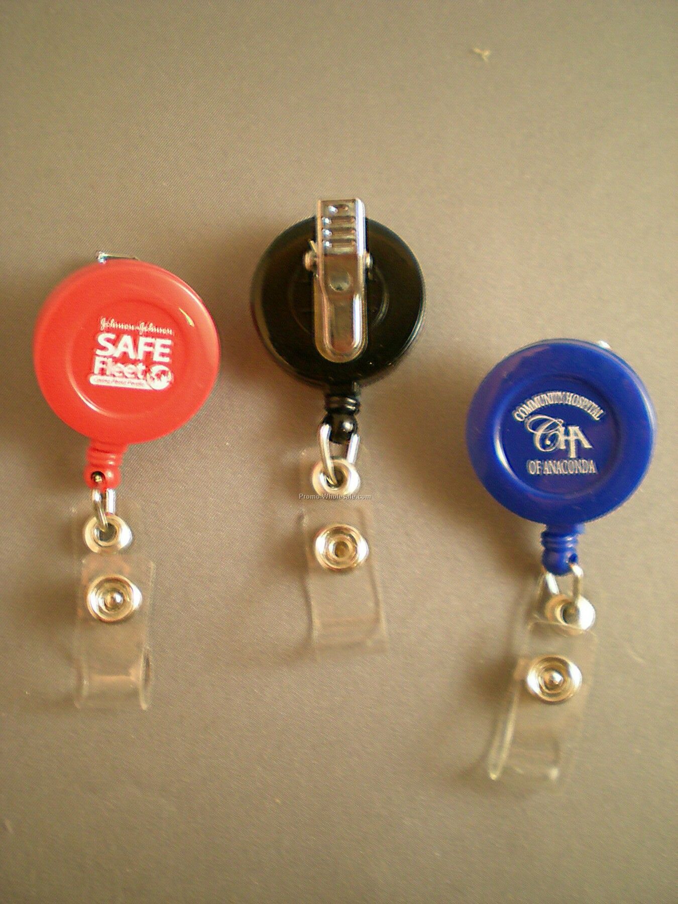 1-1/4" Retractable Badge Holder