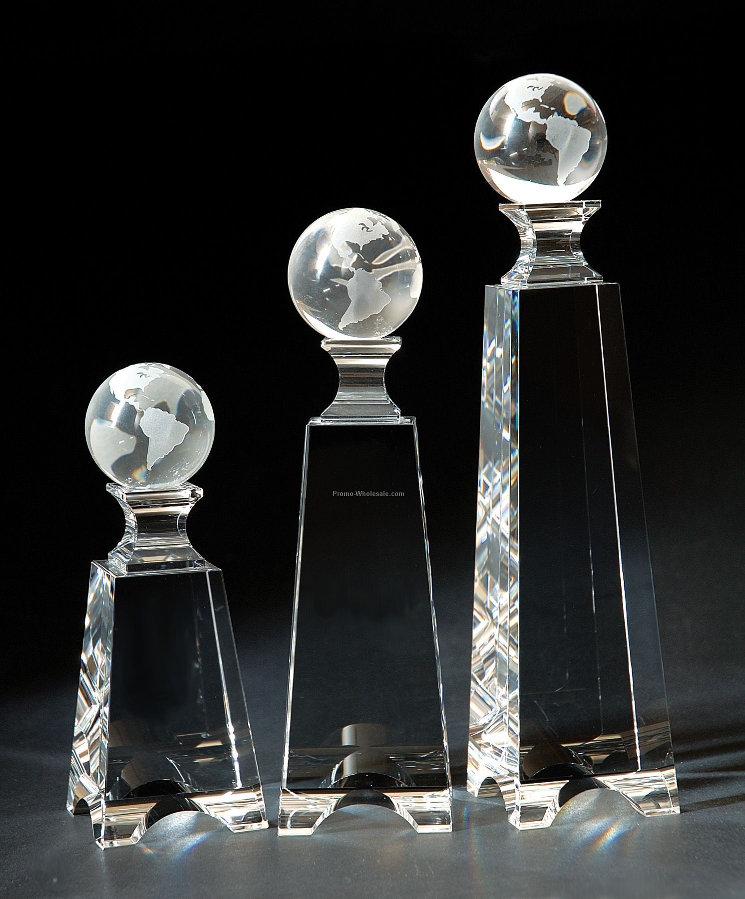 Optic Crystal Award / Globe With Sloping Square Top Pedestal (Medium)
