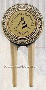 Medallion Divot Tool With Magnetic Ball Marker