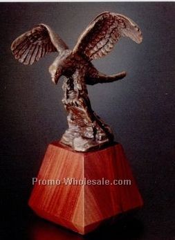 8-1/2"x6-1/2" Pinnacle Eagle Sculpture