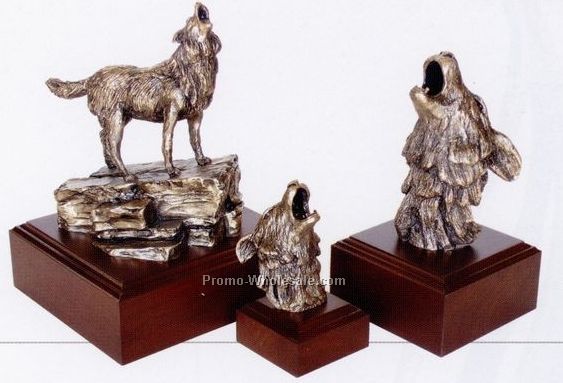 11" Timber Wolf Team Work Sculpture